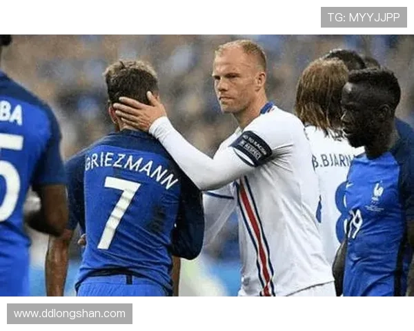 足球明星雕像背后的故事与荣耀展现 足球明星雕像背后的故事与荣耀展现