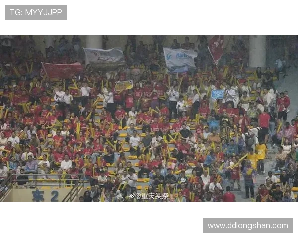 重庆足球队技术争议引发热议球迷与专家观点碰撞激烈