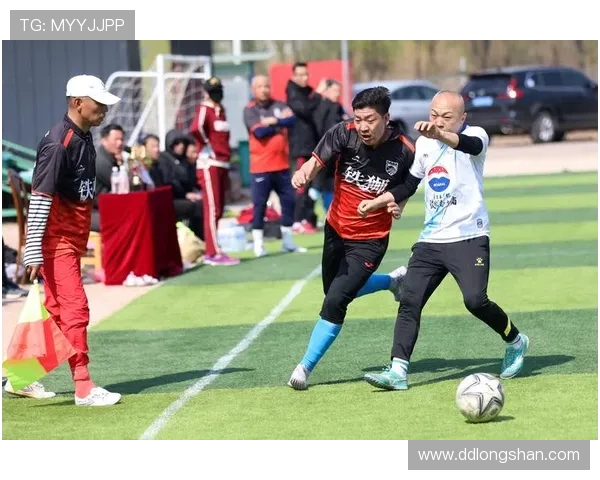 从草根到巨星足球明星背后的艰辛奋斗与坚持故事