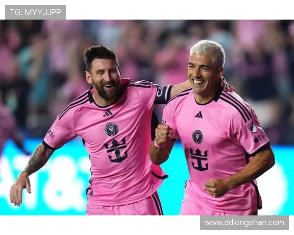 足球场上的璀璨明星热门球星背后的故事与荣耀