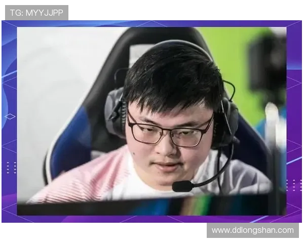 德国足球明星Uzi的传奇之路与球场背后的故事揭秘